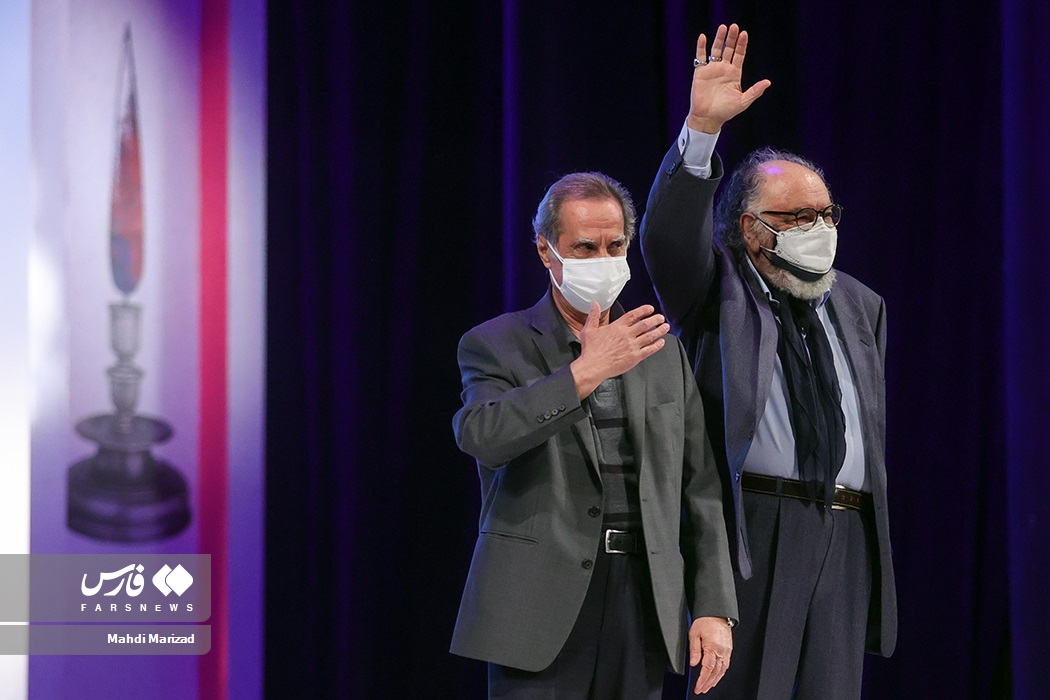 حضور داریوش ارجمند و سیاوش طهمورث در مراسم اختتامیه چهلمین جشنواره بین‌المللی تئاتر فجر 