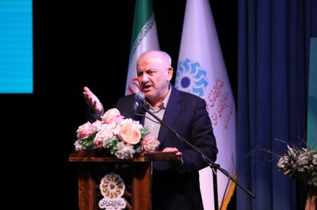 جامعه‌ی کتابخوان در برابر جهل زانو نمی‌زند